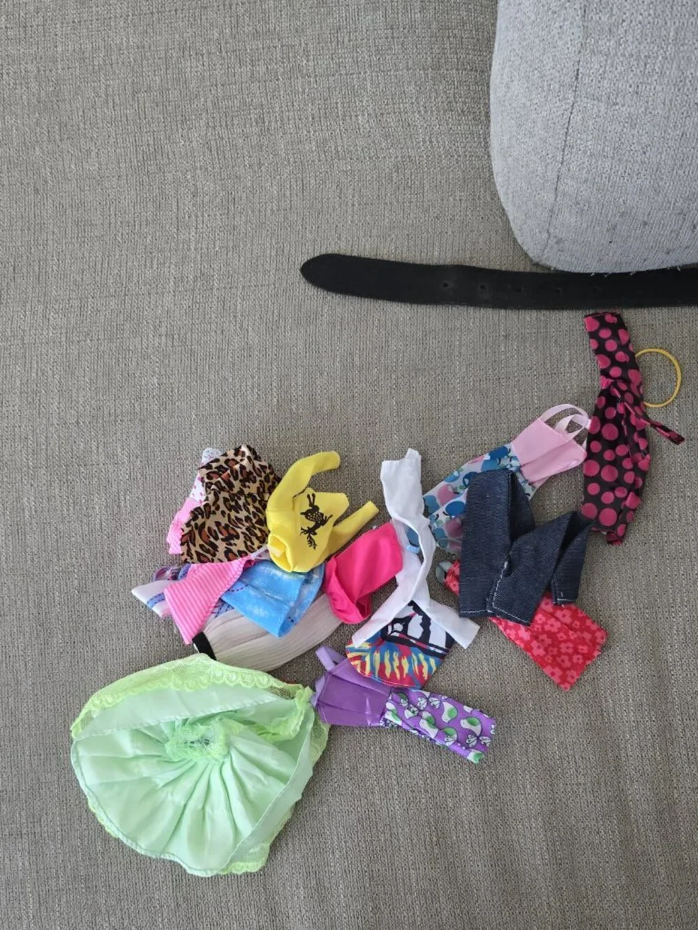 Huge Barbie Dolls, Clothes And Accessories Lot See description